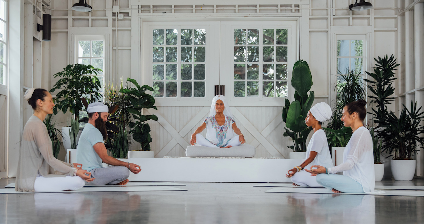 Gurmukh teaching Kundalini Yoga